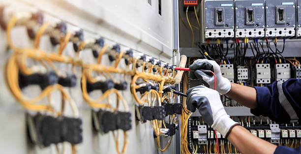 Professional Electrician technician working in Oxford, MS